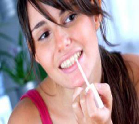 احذروا منتجات تبييض الأسنان احذروا منتجات تبييض الأسنان